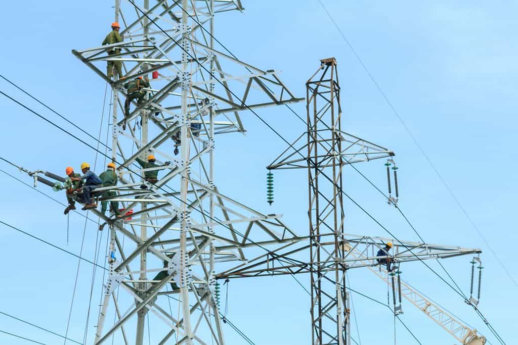 Đấu thầu qua mạng tại các DNNN: Nơi rầm rộ, nơi im vắng Hoạt động đấu thầu qua mạng của EVN đã có một năm “đột phá” với hơn 7.400 gói thầu thực hiện thành công trong năm 2018. Ảnh: Lê Tiên